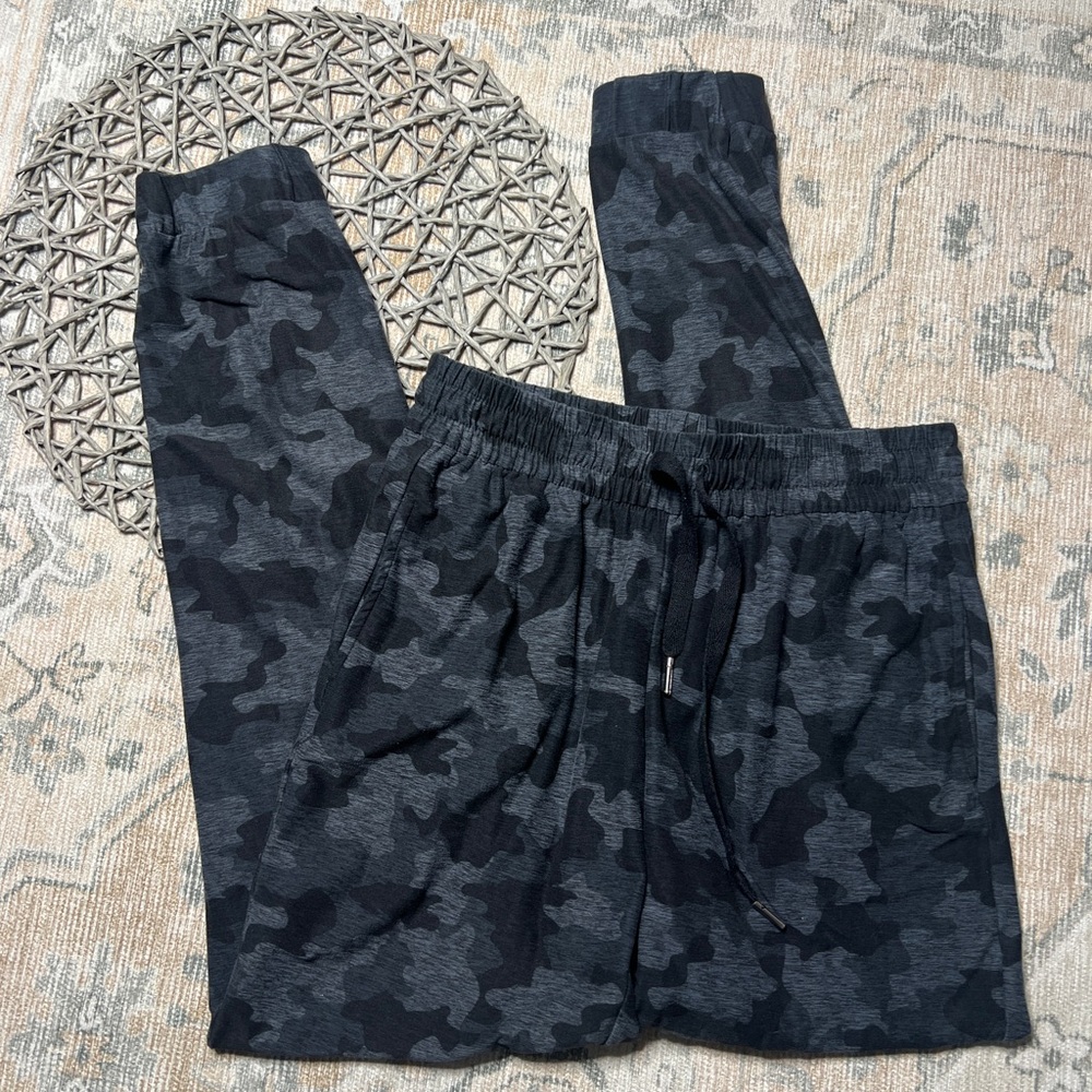 The Kyodan Day-To-Day Energize Camo Joggers